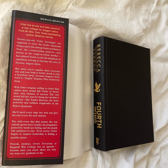 Fourth Wing by Rebecca Yarros Special Holiday Edition with Black Sprayed Edges - Picture 5 of 7